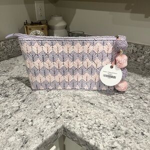 Btb Bria clutch in pink/purple